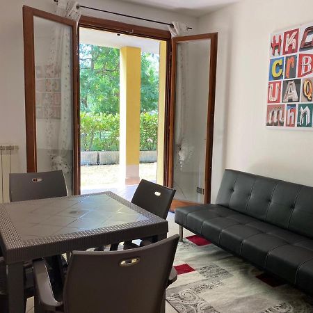 Appartamento Il Faro Con Giardino In Residence Con Piscina デセンツァーノ・デル・ガルダ エクステリア 写真