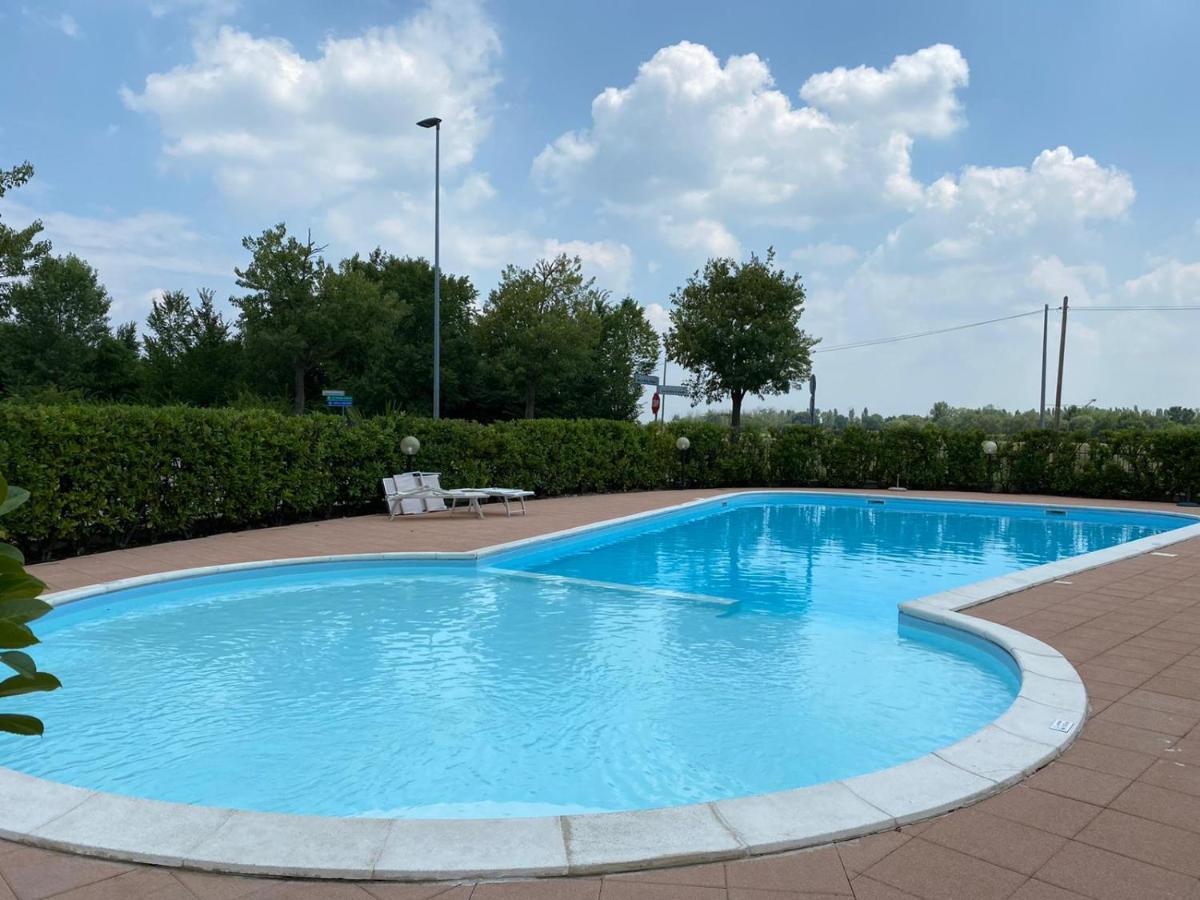 Appartamento Il Faro Con Giardino In Residence Con Piscina デセンツァーノ・デル・ガルダ エクステリア 写真
