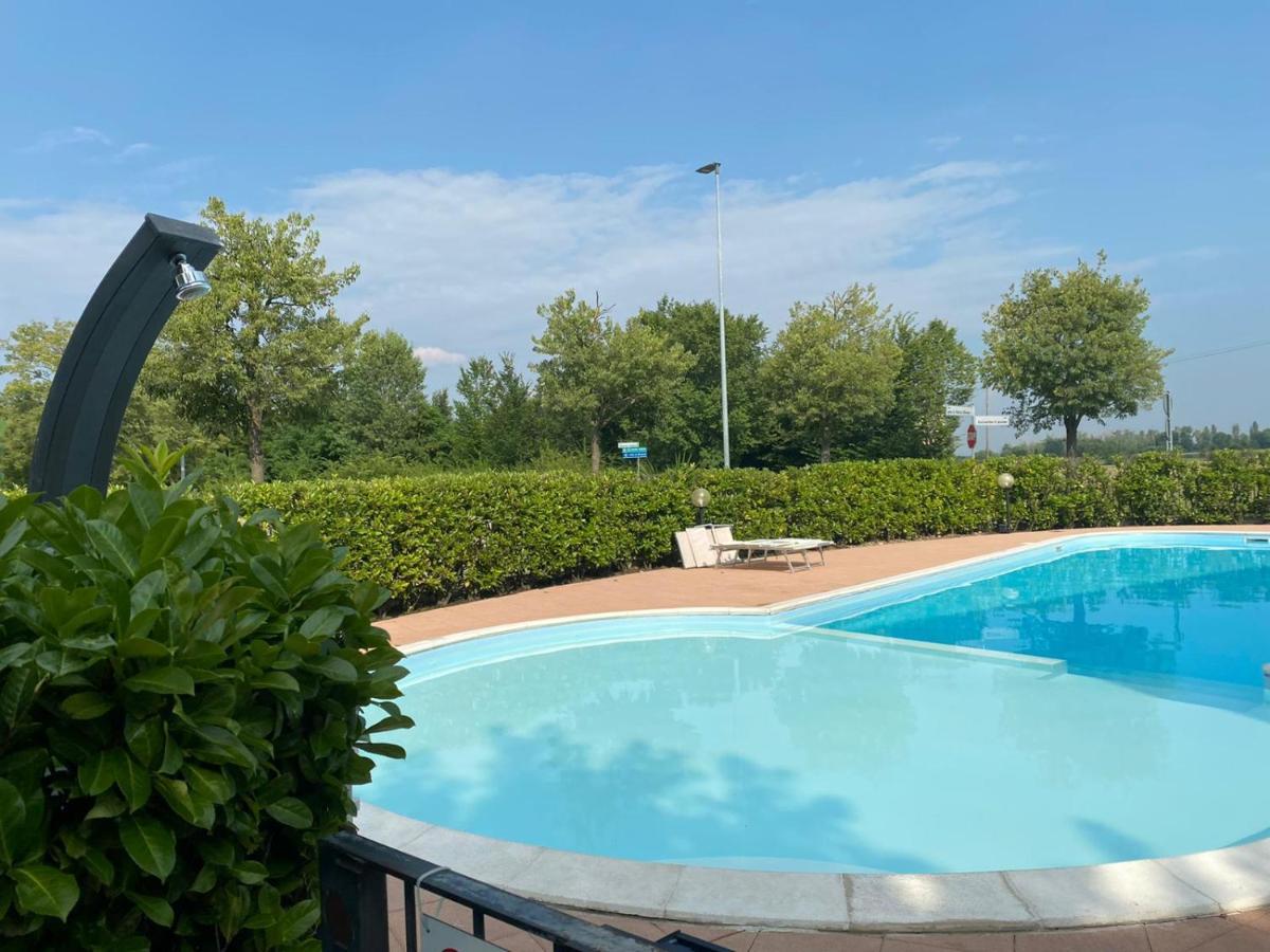 Appartamento Il Faro Con Giardino In Residence Con Piscina デセンツァーノ・デル・ガルダ エクステリア 写真